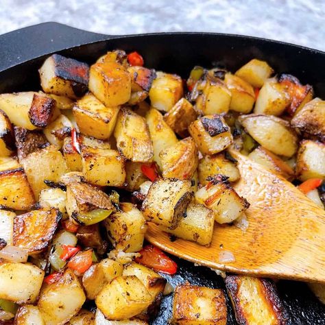 Cowboy Potatoes, Potatoes Breakfast, Western Breakfast, Potato Hash Recipe, Best Potato Recipes, Fried Breakfast, Vegetarian Italian, Seasoned Potatoes, Skillet Potatoes