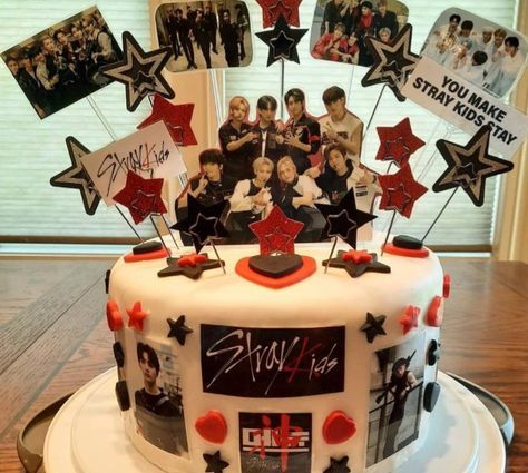 Stray Kids Cake, Kid Desserts, Pretty Birthday Cakes, Cute Birthday Cakes, Birthday Board, Birthday Cake Kids, Crazy Kids, Cute Cakes, Kids Cake