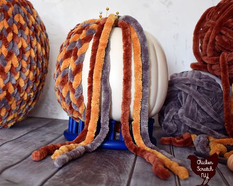 Braided Pumpkin Craft, Braided Pumpkins Diy, Chenille Pumpkins Diy, Chunky Pumpkins Diy, Braided Yarn Pumpkins Diy, Pool Noodle Yarn Pumpkins, Yarn Covered Pumpkins, Loop Yarn Pumpkin, Yarn Halloween Crafts