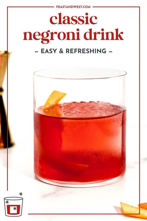 Get to know the robust, sophisticated and classic Negroni cocktail recipe. With Campari, sweet vermouth and gin, it's a drink to impress. Gin Campari Cocktail, Campari Drinks, Italian Cocktail Recipes, Negroni Cocktail Recipe, Campari Cocktail, Classic Negroni, Campari Cocktails, Cocktails Made With Gin, Frozen Drinks Alcohol