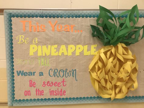 Be a pineapple bulletin board Paradise Bulletin Board Ideas, Pineapple Classroom Decor, Aloha Bulletin Board Ideas, Luau Bulletin Board Ideas, Pineapple Bulletin Board Ideas, Flamingo Bulletin Board Ideas, Tropical Bulletin Board Ideas, Pineapple Classroom Theme, Tropical Bulletin Board