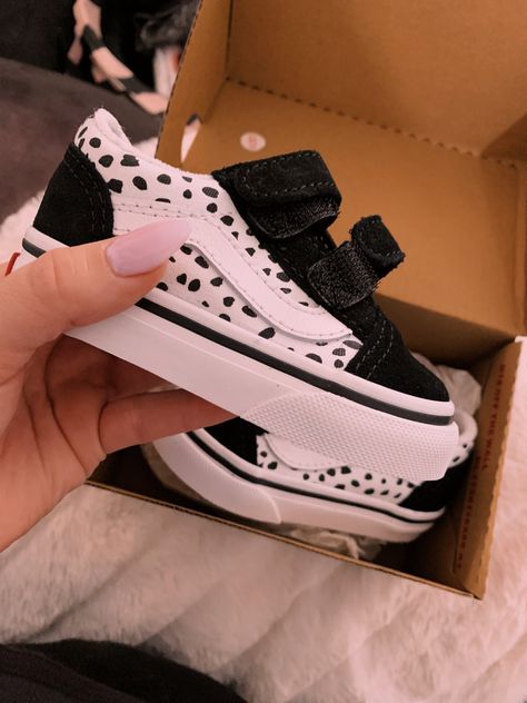 Baby shoes. Babygirl vans. Pink nails Baby Shoe Collection, Baby Girl Vans, Leopard Print Vans, Baby Vans, Baby Leopard, Toddler Sneakers, Cute Baby Shoes, Cute Baby Girl Outfits, Toddler Girl Style