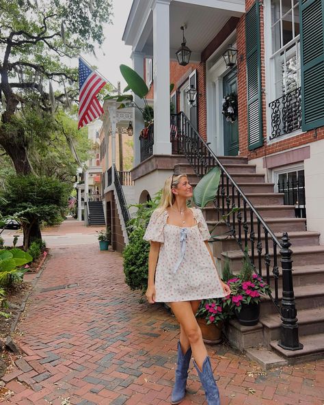 📍savannah ga Outfits Savannah Ga, Savannah Georgia Outfit Summer, Savannah Georgia Outfit, Savannah Georgia Aesthetic, Savannah Outfits, Savannah Core, Georgia Outfits, Coastal Granddaughter, Savannah Georgia