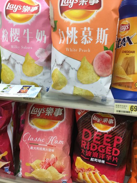 Ummm apparently fruit flavored chips exist in Taiwan ... Chinese Chips, Korean Chips, Charcuterie Restaurant, Peach Food, Rain Collector, Fruit Chip, Korean Snacks, Asian Snacks, Japanese Candy