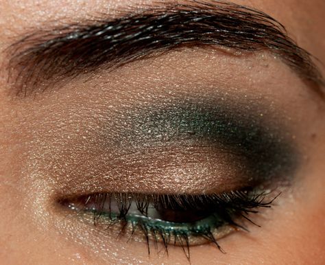 Green Dress Makeup, Eye Makeup Guide, Almond Eye Makeup, Gi Jane, Green Smokey Eye, Natural Prom Makeup, Hazel Eye Makeup, Makeup For Older Women, Eyeshadow For Brown Eyes