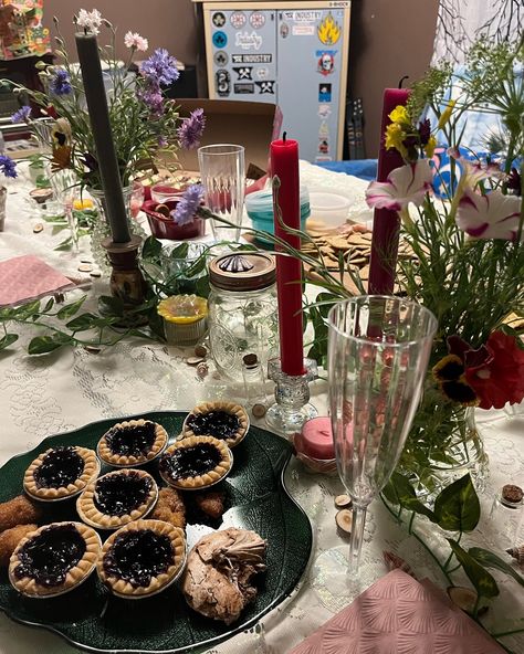 fairy garden dinner party Fairy Party Art, Winter Fairy Birthday Party, Winter Fairy Birthday, Fairy Dinner Party, Winter Fairy Party, Garden Dinner Party, Winter Garden Party, 27 Birthday, Garden Dinner