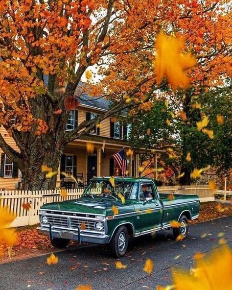 Free Fall Wallpaper, Days Until Halloween, Small Town America, Photography Winter, Gorgeous Houses, Foto Shoot, Cozy Candles, Autumn Scenery, Fall Pictures