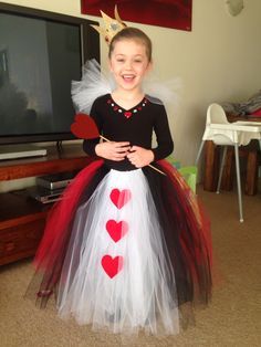 No sew queen of Hearts costume Queen Of Hearts Costume Diy, Queen Of Hearts Halloween Costume, Queen Of Hearts Halloween, Heart Costume, Queen Of Hearts Costume, Diy Costumes Kids, Book Week Costume, Wonderland Costumes, Queen Costume