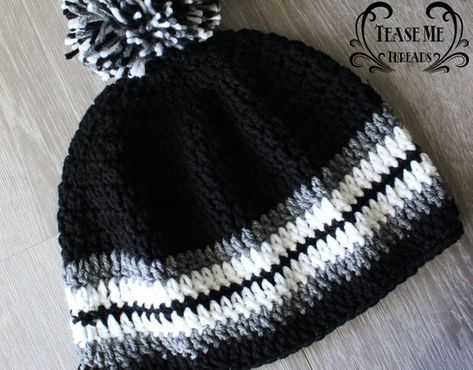 Raiders Beanie, Pearl Bracelet Tutorial, Raiders Hat, Crochet Slouch Beanie, Crochet Hat Ideas, Crochet Bodycon Dresses, Nfl Raiders, Hat Ideas, Crochet Hat