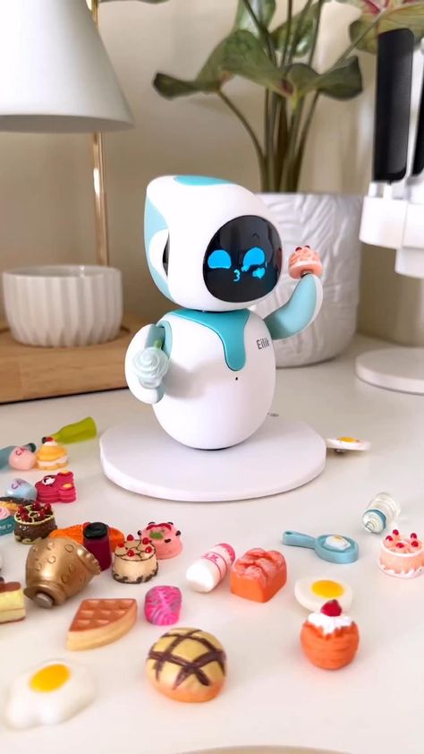 Quite moni robot🤩 Mini Robot, Cute Robot, Unique Gifts For Girls, Robotic Toys, Kawaii Room, Cool Gadgets To Buy, Cute Room Decor, Cool Inventions, New Gadgets