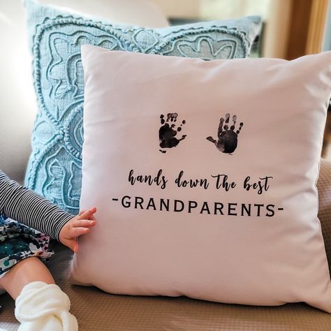 Grandma Pillow Ideas, Great Grandparents Gifts, Diy Christmas Gifts For Grandparents From Kids Cute Ideas, Grandparent Cricut Gifts, Cricut Projects For Grandparents, Creative Gifts For Grandparents, Cricut Gifts For Grandparents, Anniversary Gift Ideas For Grandparents, Diy Grandparent Gifts From Grandkids