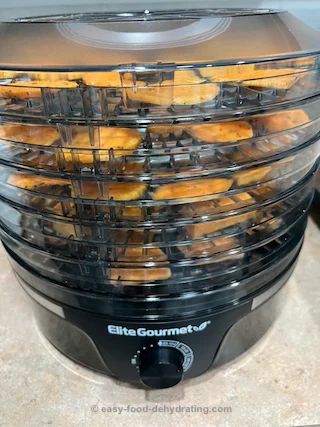 Tasty treats for you and your dog - Sweet Potato Treats that is! Loaded Elite Gourmet dehydrator running. https://www.easy-food-dehydrating.com/dehydrated-sweet-potato-treats.html Dehydrating Sweet Potatoes For Dogs, Dehydrated Sweet Potato Dog Treats, Cats Treats, Sweet Potato Dog Chews, Dog Homemade, Raw Sweet Potato, Sweet Potato Dog Treats, Steamed Sweet Potato, Human Dog