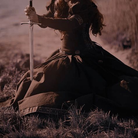 Knight Aesthetic, Aesthetic Medieval, Time Aesthetic, Medieval Aesthetic, Fairytale Aesthetic, Dark Fairytale, Medieval Woman, Royalty Aesthetic, Queen Aesthetic