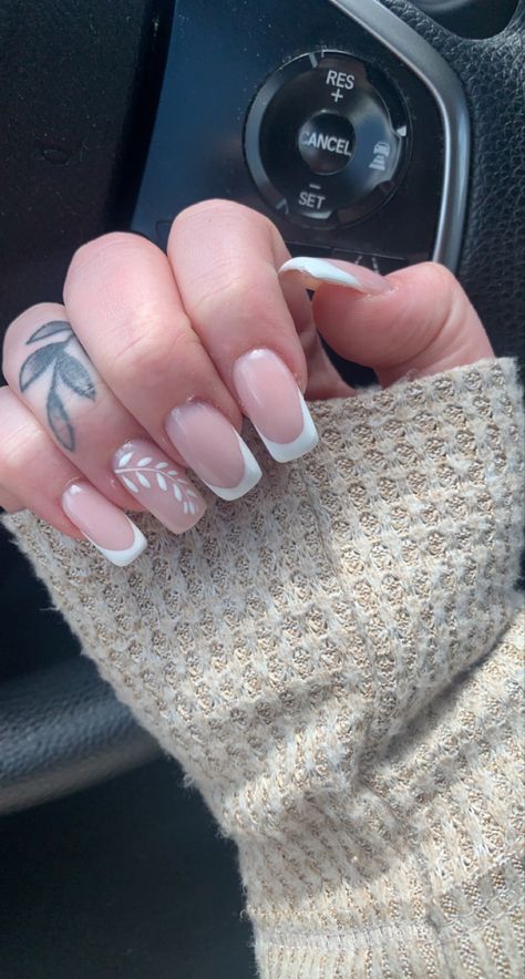 White And Nude Nails, Elegant Nails Fall, Leaf Nails, Fancy Nails Designs, Classy Acrylic Nails, Nails White, Bride Nails, Nail Board, Nails Fall