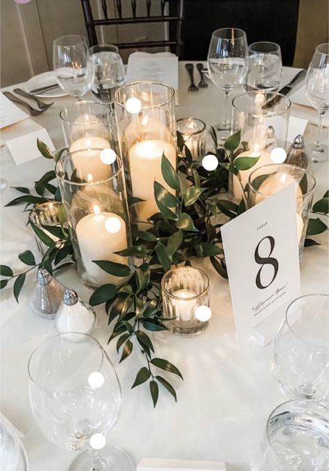 Wedding Inspo Flowers, Round Table Centerpieces Wedding, Round Wedding Tables, Arte Aesthetic, Greenery Centerpiece, Candle Wedding Centerpieces, White Wedding Theme, Candle Wedding, Carole King