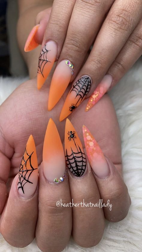 21+ Spider Nails to Step into the Halloween Nails | Halloweeen Nail Designs Black Halloween Nails, Sharp Claws, Holloween Nails, Halloween Acrylic Nails, Cute Halloween Nails, October Nails, Matte Nails Design, Halloween Nail Designs, Halloween Nail Art