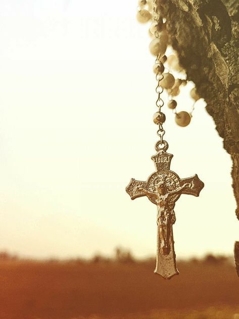 Rosary Images Wallpaper, Catholic Background Wallpapers, Rosary Background, Rosary Wallpaper, Catholic Background, Rosary Prayers Catholic, Jesus Background, Traditional Catholicism, Jesus Wall Art