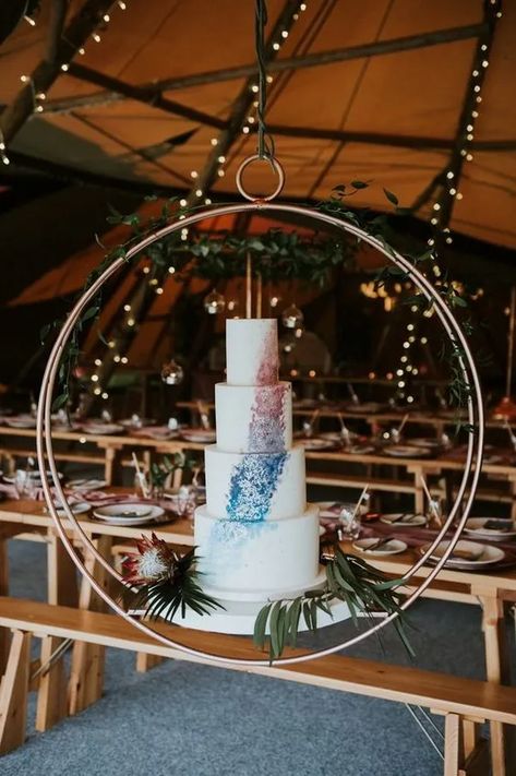 Top 20 Unique Wedding Cake Stands Cake Hoop Stand, Cake Hoop, Floating Cake, Holiday Cake Decorating, Christmas Cake Decoration, Wedding Cake Tasting, Base Cake, Cake Decoration Ideas, Garden Wedding Cake