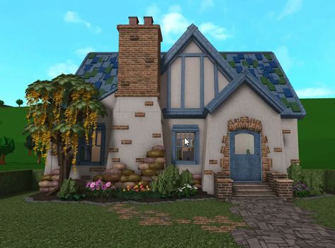 Cottage Layout Bloxburg, Bloxburg House Layouts Cottage, House Layouts Cottage, Bloxburg Cottage Layout, Tropical Bloxburg, Layouts Bloxburg, Bloxburg House Layouts, Cottage Layout, Bloxburg Cottage