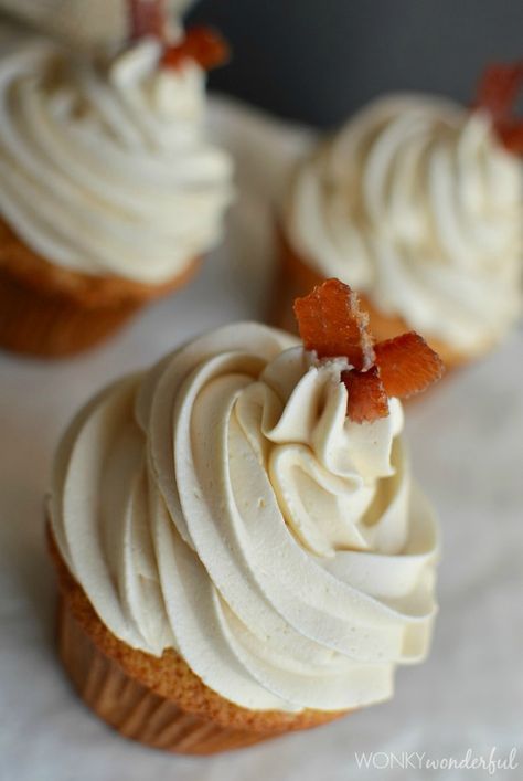 Bourbon Cupcake Recipe + Buttercream & Bacon - WonkyWonderful Maple Glazed Bacon, Whiskey Cupcakes, Bourbon Cupcakes, Drunken Desserts, Maple Buttercream Frosting, Boozy Recipes, Bacon Party, Savory Cupcakes, Cake Mix Cupcakes