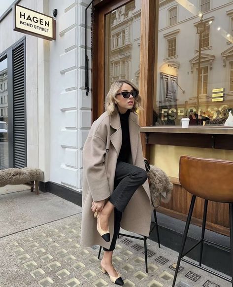 Chanel Slingback Outfit, Aesthetic Lawyer, Pumps Outfit, Ballet Flats Outfit, Chanel Slingback, Lawyer Fashion, Trench Coat Outfit, Chanel Outfit, Flats Outfit