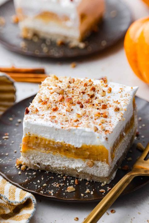 Pumpkin Delight Pumpkin Dessert Bars, Fall Favorite Desserts, Cheesecake Mixture, Unique Recipes Desserts, Thanksgiving Desserts Pumpkin, Fluffy Cheesecake, Homemade Whipped Cream Recipe, Homemade Graham Cracker Crust, Pumpkin Delight