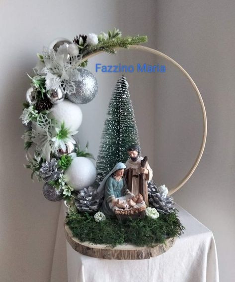 Christmas Hoop Centerpiece, Nativity Centerpieces, Hoop Centerpieces, Božićne Dekoracije, Christmas Crib Ideas, Design A Garden, Christian Christmas Decorations, Small Garden Ideas, Christmas Decorations Centerpiece