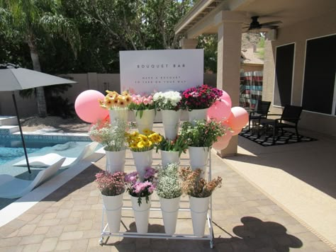 Flower Arrangement Station, Flower Bar Stand, Floral Pop Up Shop, Bloom Bar Ideas, Flower Pop Up Shop, Flower Stand Ideas, Floral Cart, Flower Display Stand, Bouquet Bar