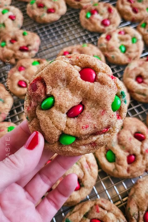 Soft and chewy Christmas Cheesecake Snickerdoodles kick your traditional snickerdoodle recipe up a notch with cream cheese and holiday flair! Chocolate Crinkles Recipe, Christmas Chocolate Chip Cookies, Snickerdoodle Cheesecake, Christmas Cookie Recipes Holiday, Christmas Cheesecake, Pumpkin Bread Easy, Vanilla Wafer, Snickerdoodle Recipe, Snickerdoodle Cookies