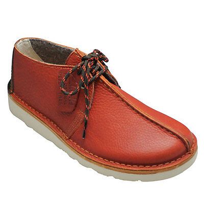 Desert Trek Clarks, Clarks Shoes Mens, Clarks Originals Men, Men's Clarks, Orange Is The New Black, Clarks Originals, Clarks Shoes, Mens Casual Shoes, Chukka Boots