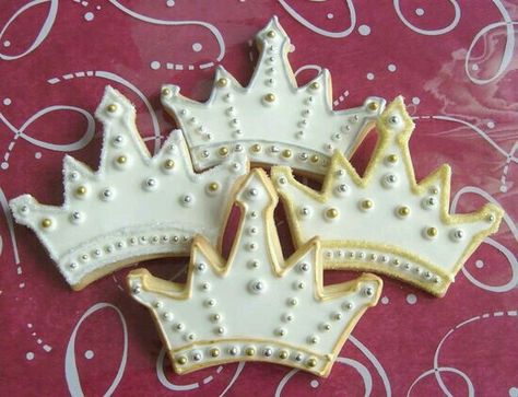 Galletad Crown Cookies Decorated, Crown Cookie, Crown Cookies, America Party, Princess Cookies, Christmas Pottery, Prince Crown, Cutout Cookies, Cookie Favors