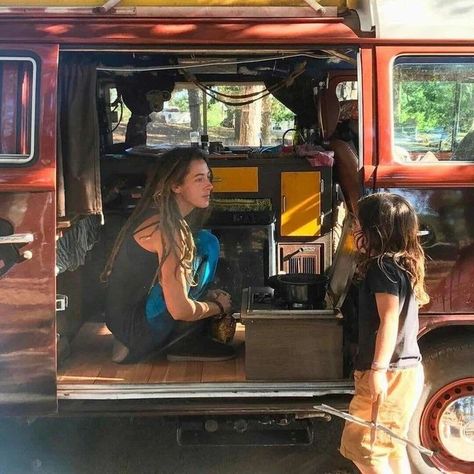 "Van Life ✨🌼🌻🦋☀️💛☮️ Via: Pinterest . . . Tag a Hippie💚 . . . Follow👉 hippielenss . . .#hippiestyle #hippielife #hippie #hippiechic #trippy #hippiegirl #hippies #bohostyle #bohochic #bohemianstyle #boho #bohode Vans Aesthetic, Hippie Aesthetic, Bus Life, Hippie Van, Travel Van, Hippie Life, Future Life, Flower Child, Van Life