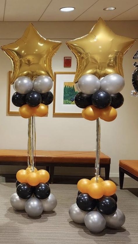 Promotion Decorations Ideas, Blue Black Gold Party Decorations, Simple Graduation Decor, Ideas Para Graduacion, Tårta Design, Black And Gold Party Decorations, Graduation Party Desserts, Hollywood Party Theme, Senior Graduation Party