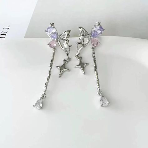 'SOLD AS A PAIR' ❤🦋Discover a touch of whimsy with our stunning **Silver Ear Cuff: Silver Butterfly uniquely adorned with sparkling pink and purple gemstones. Handcrafted with care, each piece reflects a beautiful blend of boho charm and Kawaii aesthetics, perfect for the modern woman who loves to express her individuality. These dainty dangling earrings are designed to catch the light beautifully, making them an ideal accessory for any occasion, from casual outings to special events. Crafted from high-quality, durable silver-plated material, this ear cuff is both lightweight and comfortable to wear. The elegant butterfly design symbolizes transformation and beauty, while the vibrant gemstones add a playful pop of color. Measuring approximately 2 inches in length, these earrings drape del Ear Cuffs Aesthetic, Virtual Angel, Purple Gemstones, Ear Cuff Silver, Earrings Kawaii, Korean Earrings, Fancy Earrings, Silver Ear Cuff, Earrings Cute