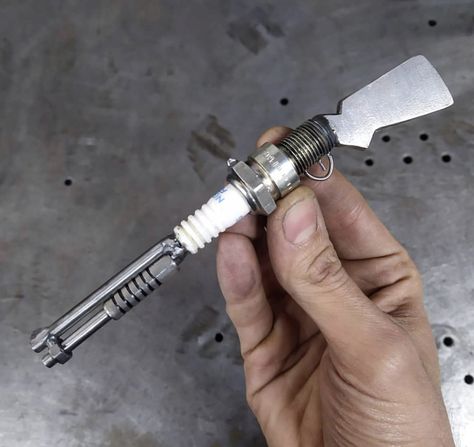 Spark Plug Welding Projects, Small Welding Projects, Junk Metal Art, Cool Welding Projects, Welding Crafts, Car Part Furniture, Welding Art Projects, Diy Bird Feeder, Automotive Decor