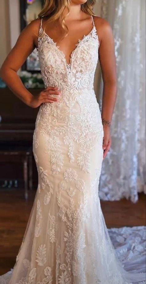 Country Wedding Dresses Fall, September Wedding Dress, Southern Wedding Dress, Fitted Wedding Dresses, Wedding Dresses Designs, Wedding Dress With Pearls, Tight Wedding Dress, Lace Top Wedding Dress, Mississippi Wedding