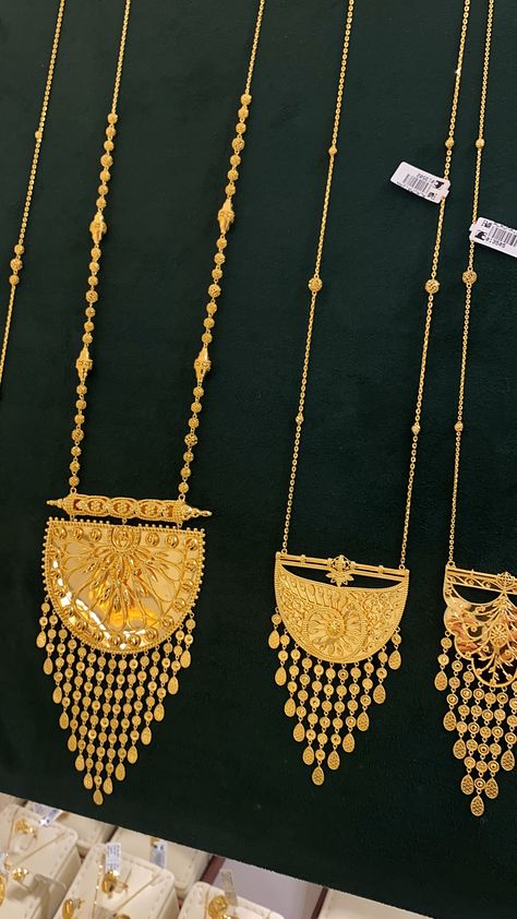 Arabic Gold Jewelry, Kurdish Jewelry, Dubai Jewellery, Wedding Jewellery Designs, Unique Gold Jewelry Designs, New Gold Jewellery Designs, Fancy Jewelry Necklace, Gold Jewellry, Pretty Jewelry Necklaces