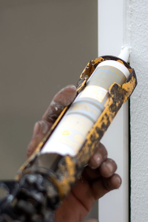 Caulking around a window Caulking Windows Interior, How To Remove Caulking, Caulking Windows, Porch Windows, Window Trim Exterior, Basement Windows, Interior Windows, Interior Painting, Old Windows