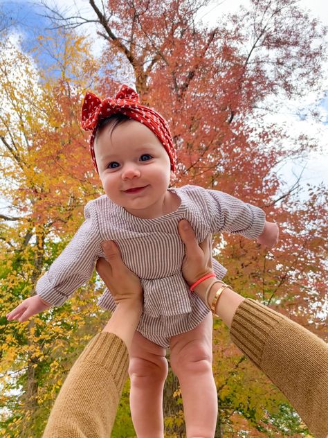 Fall 6 Month Pictures, 6 Month Pumpkin Photos, 8 Month Old Fall Photos, 3 Month Fall Pictures, November 6 Month Baby Pictures, Fall Baby Pictures Ideas, 9 Month Fall Photo Shoot, November Infant Photoshoot, 3 Month Old Fall Pictures