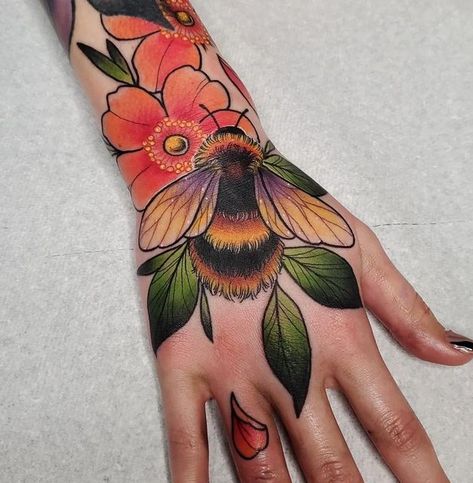 Evie Alexandra on Instagram: "Fuzzy butt 🐝 . . . . #beetattoo #bumblebeetattoo #floraltattoo #tattoosnob #magical #naturetattoo #pnwtattooartist #albanyoregon #corvallisoregon #salemoregon" Neotrad Bee Tattoo, Neo Trad Bee Tattoo, Bumble Bee Hand Tattoo, Neo Trad Hand Tattoo, Fluffy Bee Tattoo, Beehive Tattoo Ideas, Flowers And Bees Tattoo, Fuzzy Bee Tattoo, Neo Traditional Bee Tattoo