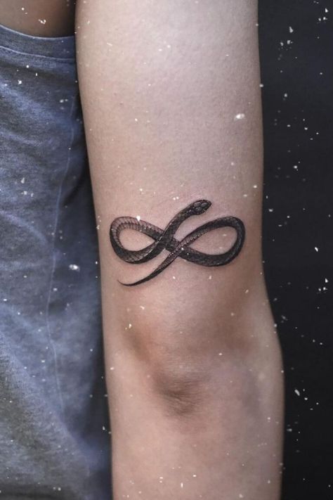 Snake Infinity Tattoo Small Infinity Tattoos, Infinity Sign Tattoo, Infinite Tattoo, Small Snake Tattoo, Tato Flash, Infinity Symbol Tattoo, Karma Tattoo, Ouroboros Tattoo, Infinity Tattoo Designs