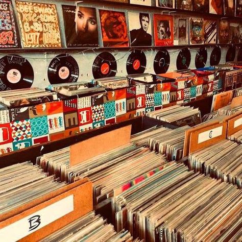 Vinyl Shop Aesthetic, Aesthetic Records, Mary Janes Aesthetic, That 70s Show Aesthetic, 1970s Aesthetic, Wallpaper Installation, Vinyl Aesthetic, Rock Textures, The Last Wish