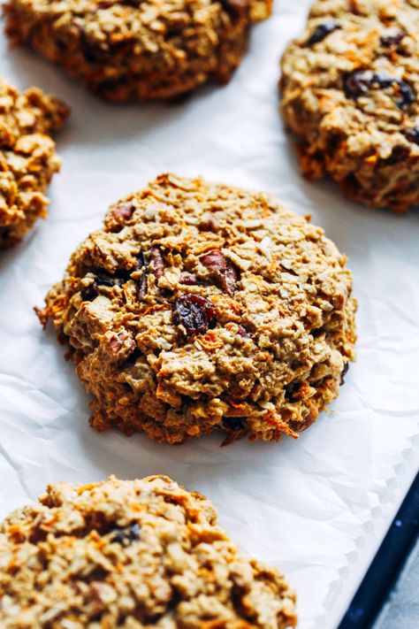 Morning Glory Breakfast Cookies - Making Thyme for Health Savory Oatmeal Breakfast, Morning Glory Muffin, Muffin Vegan, Whole Grain Oatmeal, Chocolate Quinoa, Cookies Making, Quinoa Cake, Savory Oatmeal, Oatmeal Breakfast Cookies