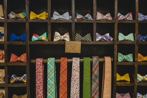 Fox & Brie has this lovely bow tie display and decked her booth out with interesting objects. http://shop.foxandbrie.com Bow Tie Organization Ideas, Bow Tie Display, Tie Display Ideas, Retail Bow Display, Mens Accessories Display, Tie Display Ideas Visual Merchandising, Barbour Window Display, Tie Storage, Bow Display