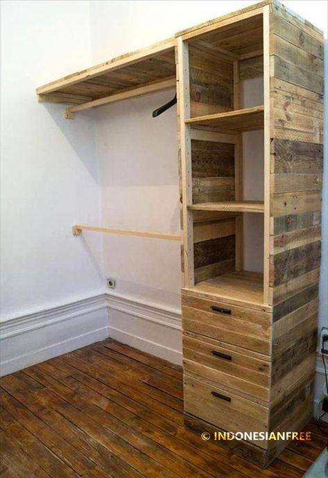 Lemari Pakaian kreasi dari kayu bekas palet Pallet Closet, Corner Closet, Partition Walls, Cabinets Doors, Pallet Projects Furniture, Pallet Sofa, Wooden Pallet Projects, Pallet Crafts, Diy Closet