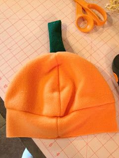 knit 'n lit: 1 Hour Pumpkin Costume: Tutorial Toddler Pumpkin Costume, Kids Pumpkin Costume, Baby Pumpkin Costume, Pumpkin Halloween Costume, Orange Fleece, Diy Costumes Kids, Costume Tutorial, Pumpkin Hat, Pumpkin Costume