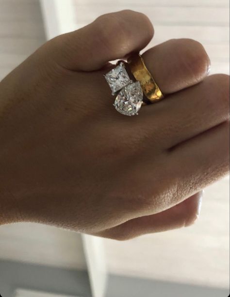 Bold Engagement Rings, Emrata Instagram, Hand Jewelry Rings, Expensive Jewelry Luxury, Dream Engagement, Dream Engagement Rings, Expensive Jewelry, Jewelry Lookbook, Mood Board Fashion