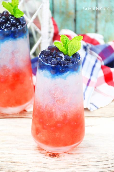 A delicious red, white, and blue drink that everyone in the family can enjoy. The perfect drink to celebrate America Chavez in the MCU. Colada Drinks, Pina Colada Drinks, Raspberry Drink, Boba Recipe, 4th Of July Cocktails, Popping Boba, Red White And Boom, American Drinks, Blue Drink