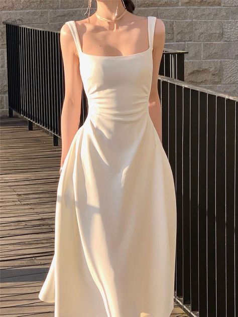 White Midi, England Fashion, Fairytale Dress, Grad Dresses, Midi Dress Summer, Glam Dresses, 가을 패션, White Midi Dress, Knee Length Dresses