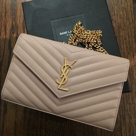 New Nude YSL Chevron Monogram Chain Wallet (WOC) Ysl Store, Ysl Wallet On Chain, Chloe Drew Bag, Nude Bags, Nude Clutch, Ysl Clutch, Ysl Handbags, Purse Essentials, Louis Vuitton Limited Edition